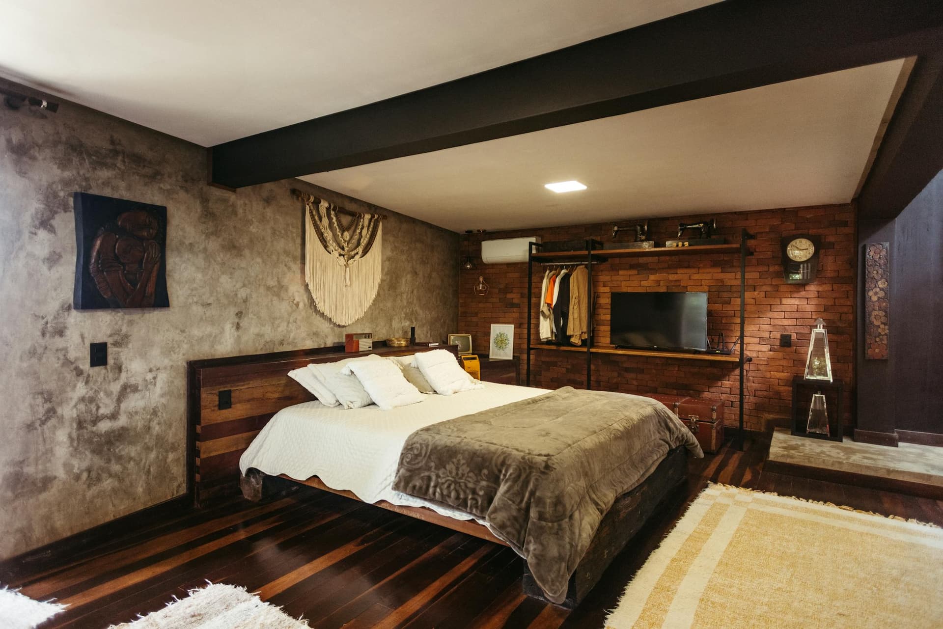 Cozy modern bedroom for Airbnb hosting