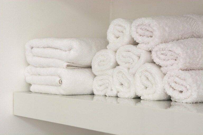 White towels for Airbnb